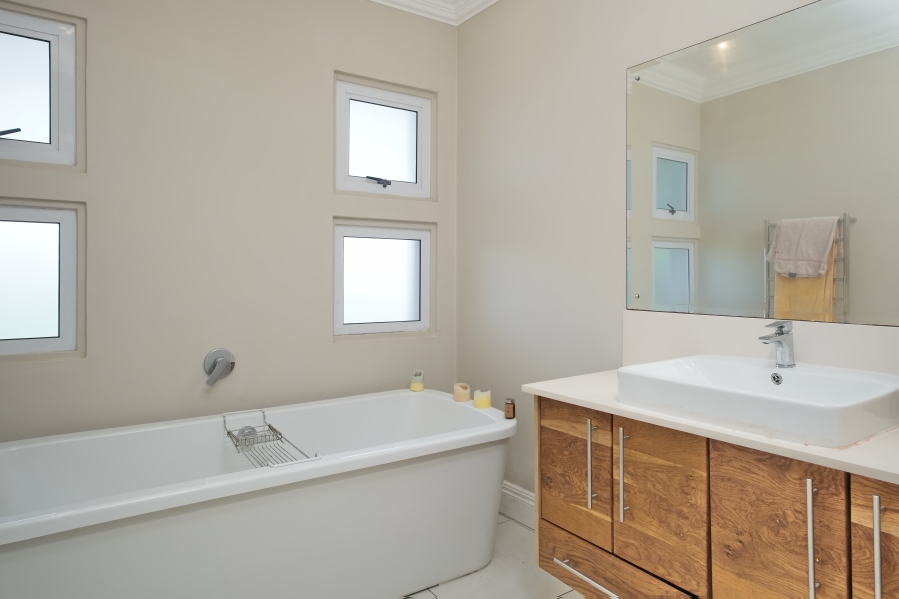 5 Bedroom Property for Sale in Blue Horizon Bay Eastern Cape